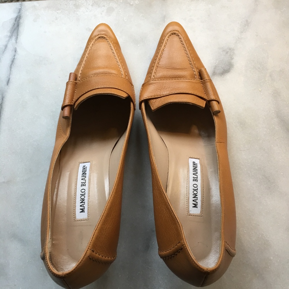 Manolo Blahnik Stacked Kitten Heel Pump Caramel - Picture 3 of 8